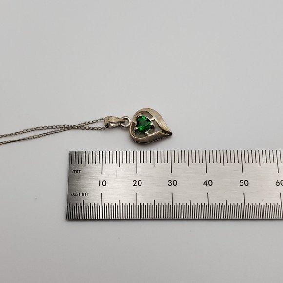 16 Inch 925 Sterling Silver Green Glass Heart Tarnished Necklace - Picture 6 of 7